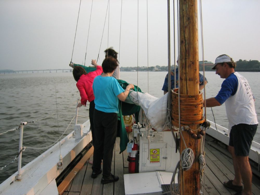 Haul 'er high<br>and stretch her luff!