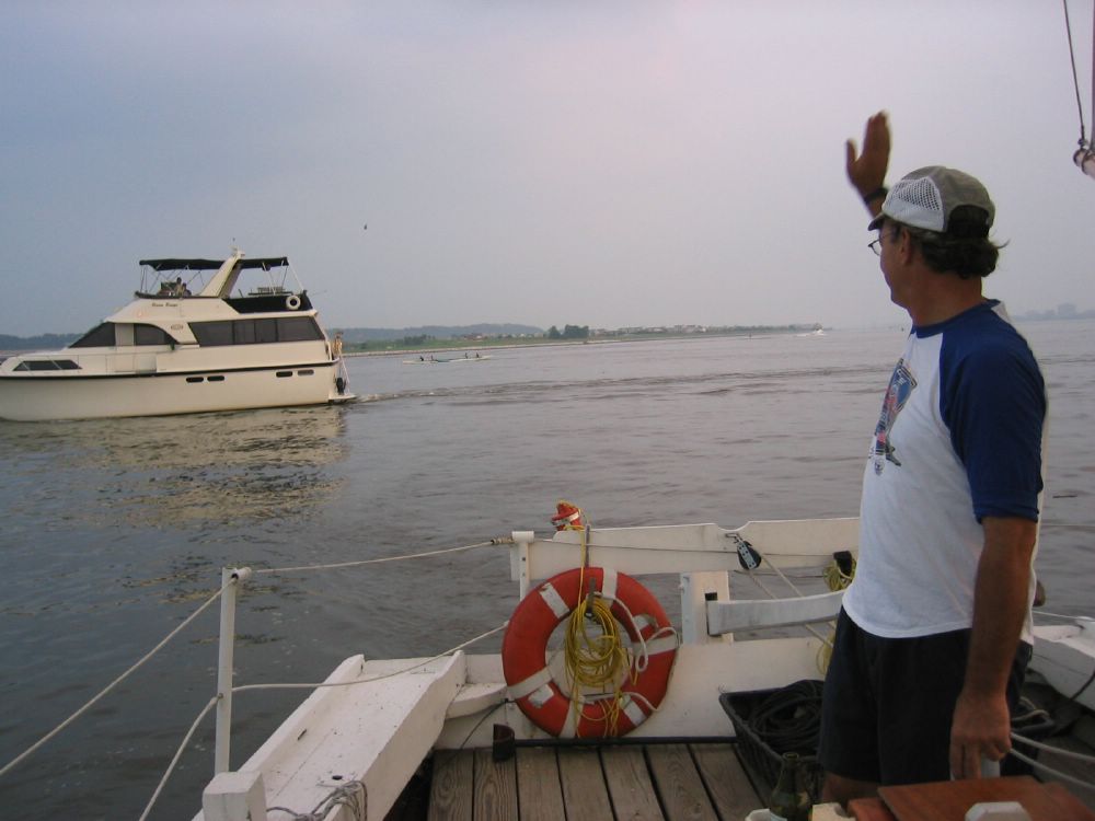 He's waving with<br>all five fingers!