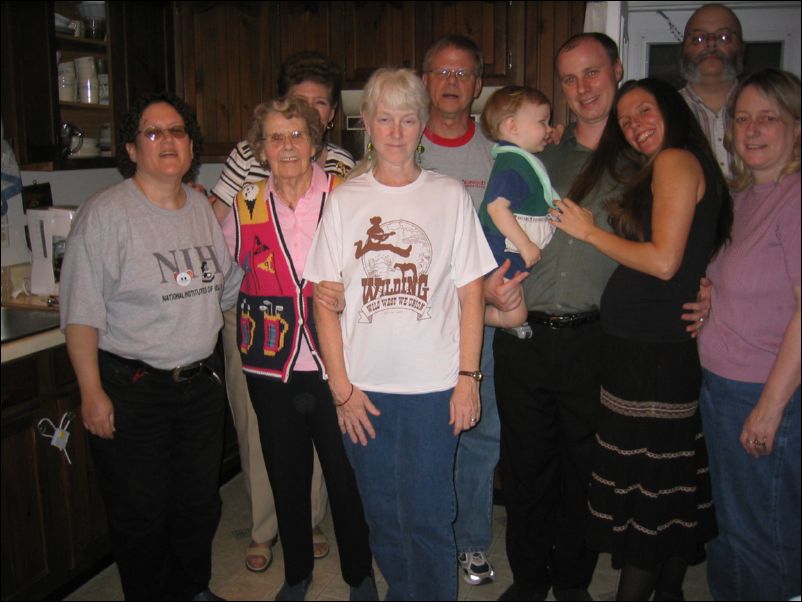 </b>(L-R)Robi, Signe, Luray(Hiding) Cathy, Ed, Luke, Shawn, Jessie, Vince and Chris (Thanks for taking the pic, Del!)