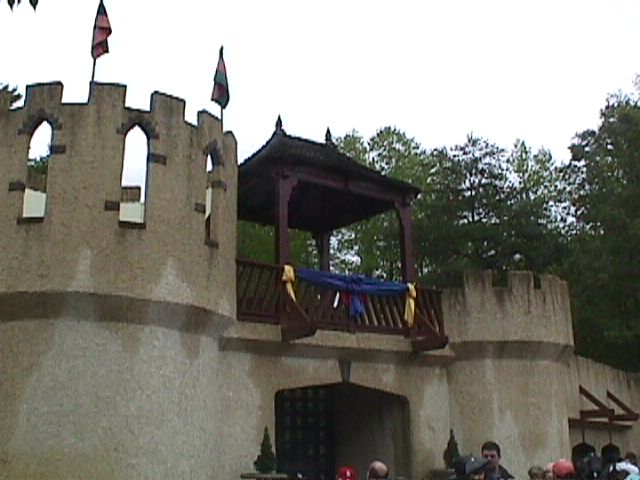 'pon the battlements